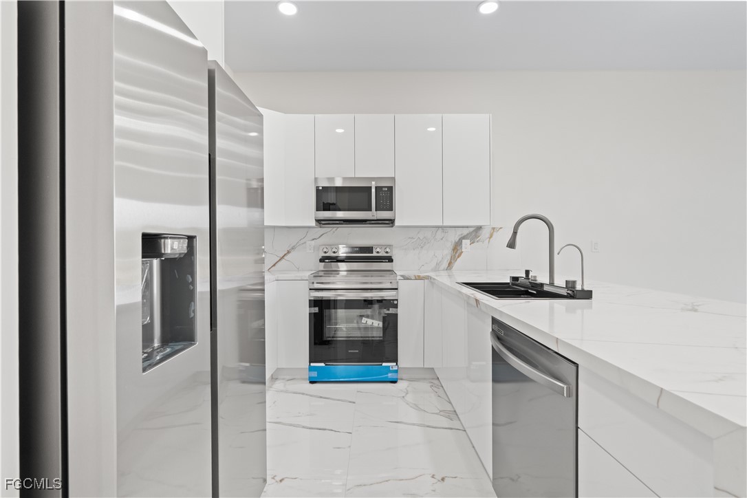 428/430  Petite Avenue