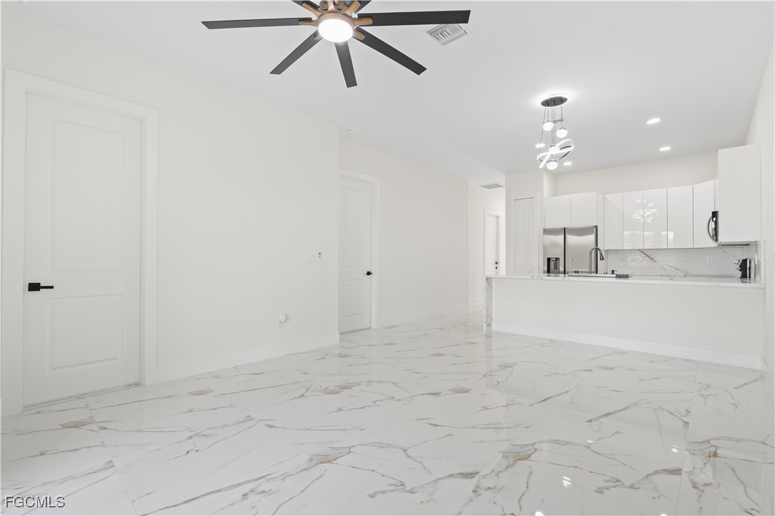 428/430  Petite Avenue