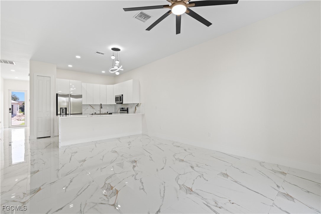428/430  Petite Avenue