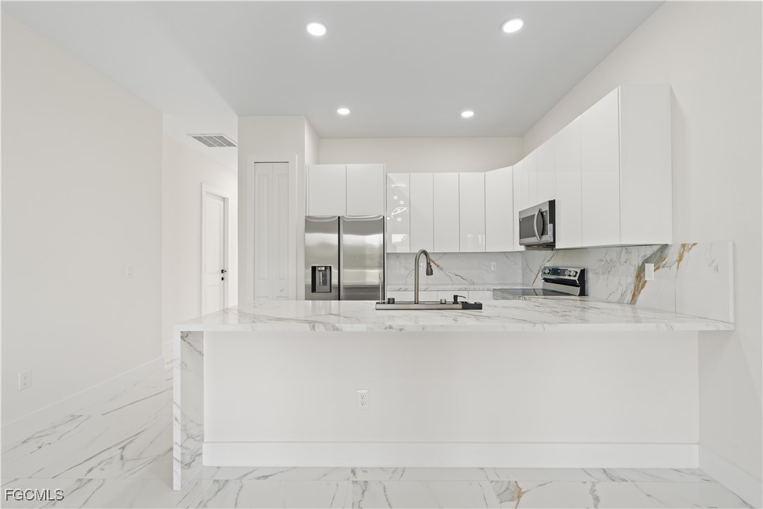 428/430  Petite Avenue