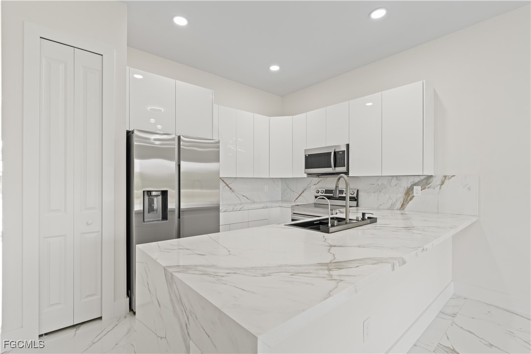 428/430  Petite Avenue