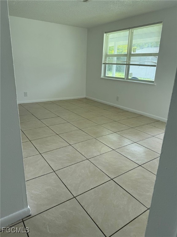 286  Lowell Avenue, Apartment 292