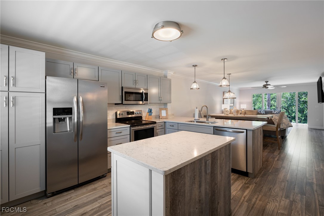 3021  Sandpiper Bay Circle, Apt E106