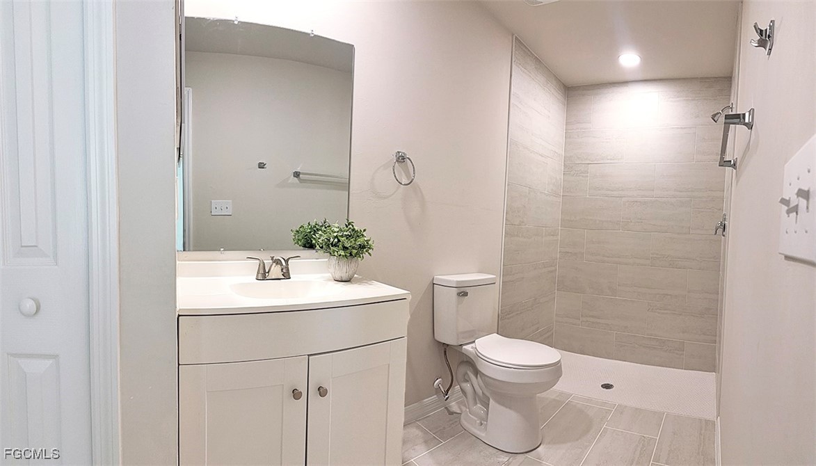 2938/3000  Santa Barbara Boulevard