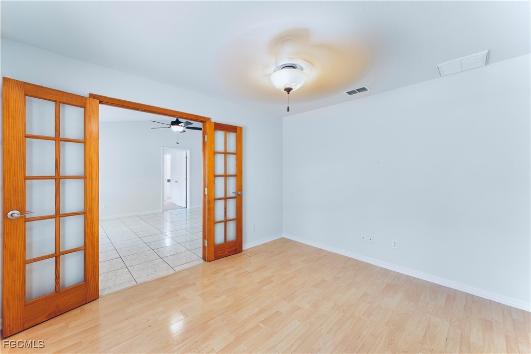 869/871  Eisenhower Boulevard