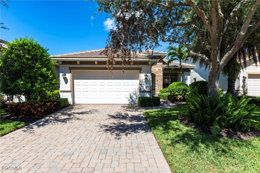 11524  Verandah Palm Court