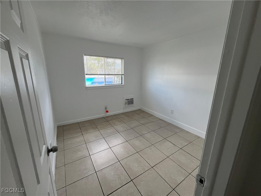 2452  Stella Street, Apartment 201