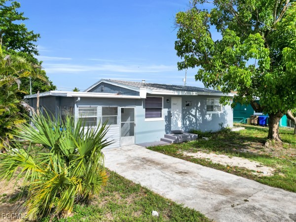 3847  Maxine Street