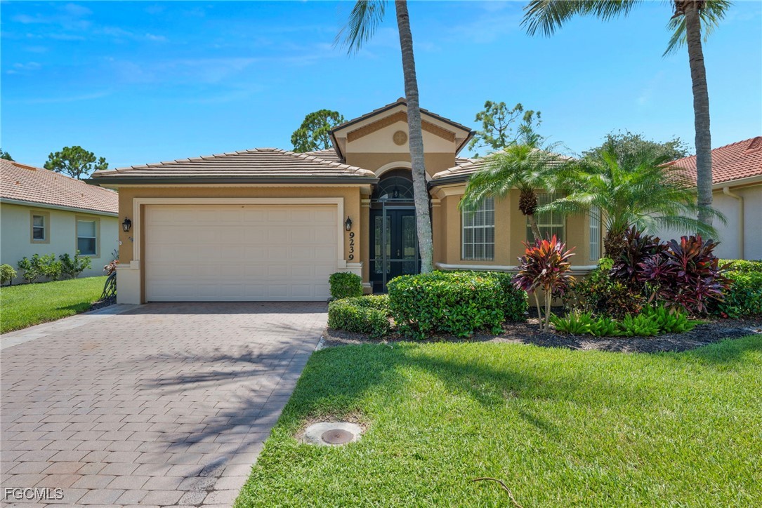 9239  Spanish Moss Way