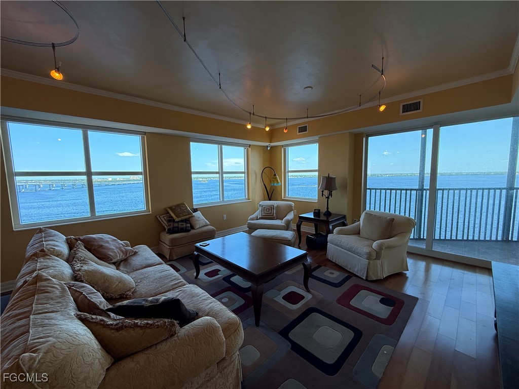 2797  1st Street, Apt 1001