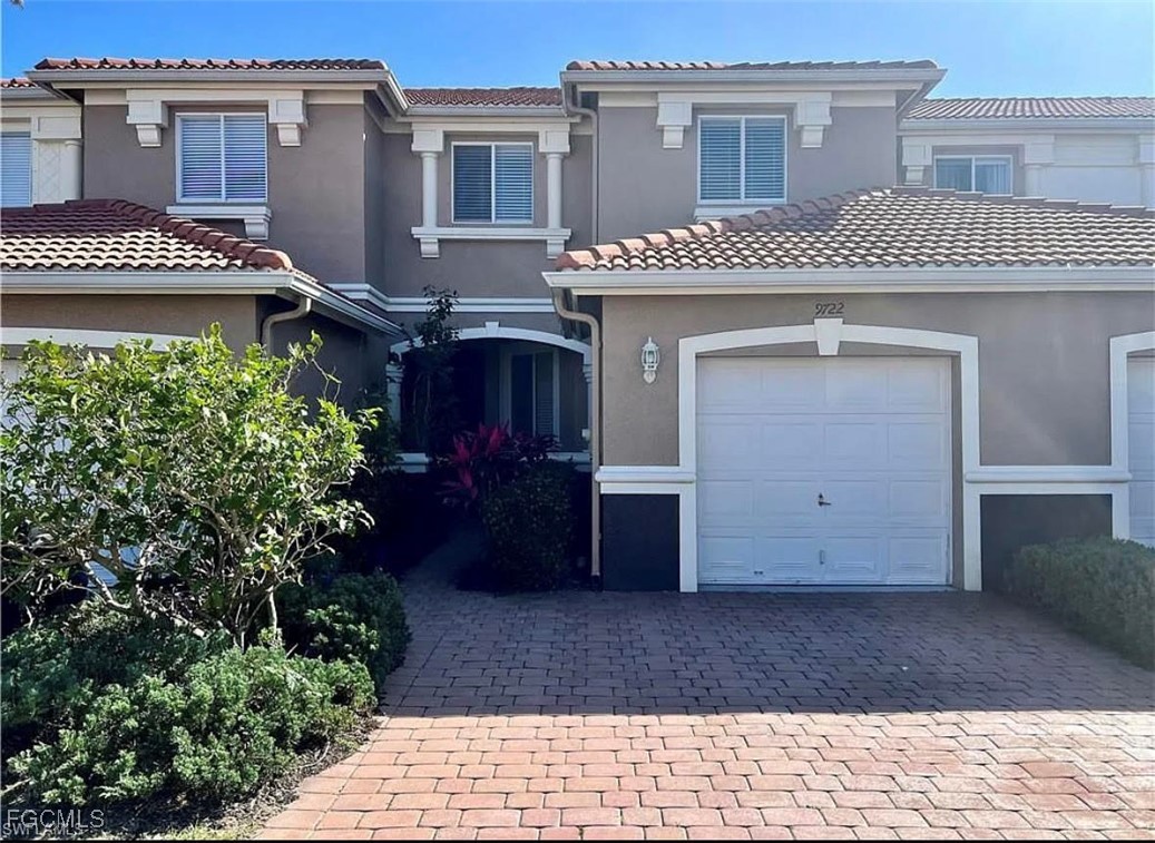 9722  Roundstone Circle