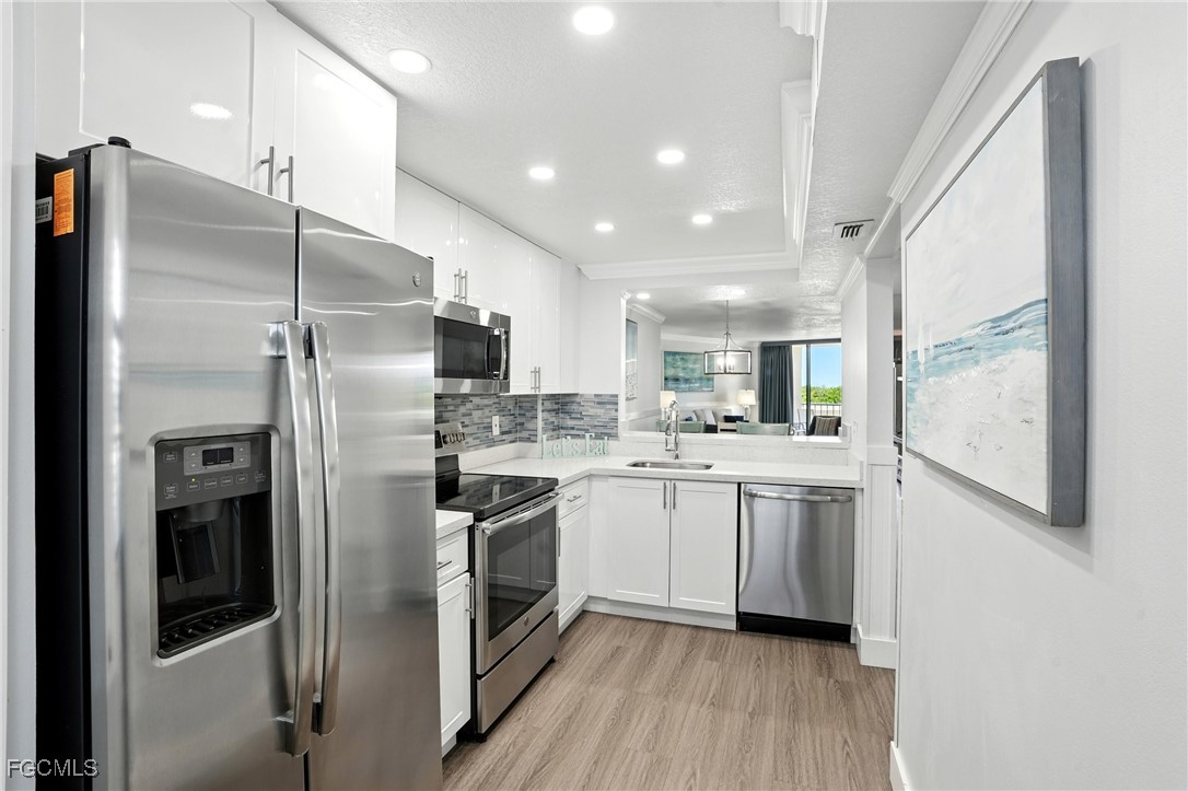 440  Seaview Court, Apt 201