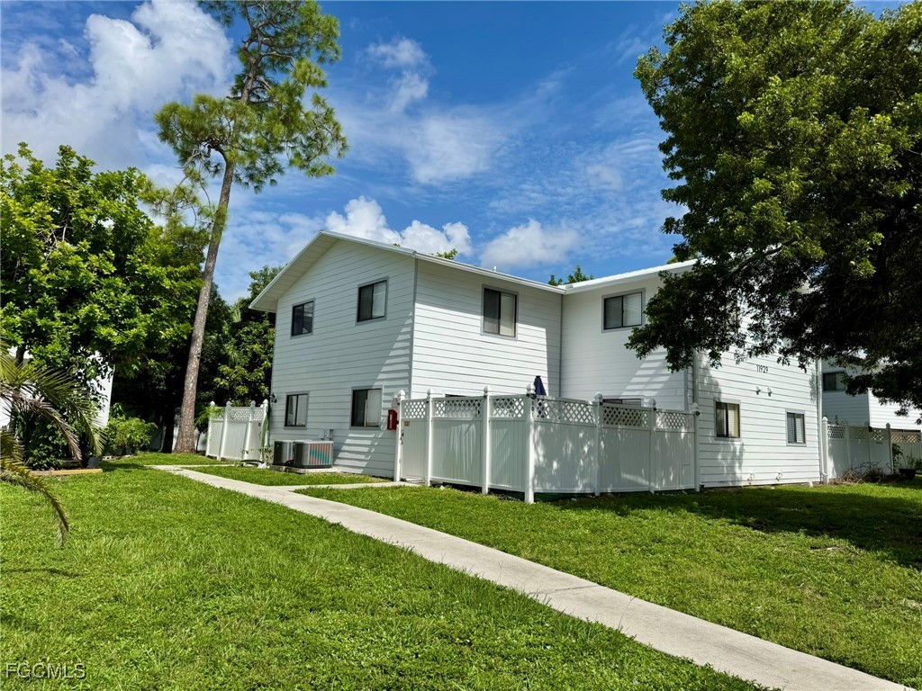11929  Corinne Lee Court, Apt 102