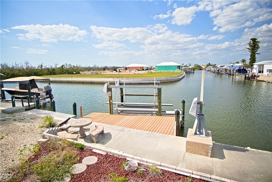 3934  Dewberry Lane