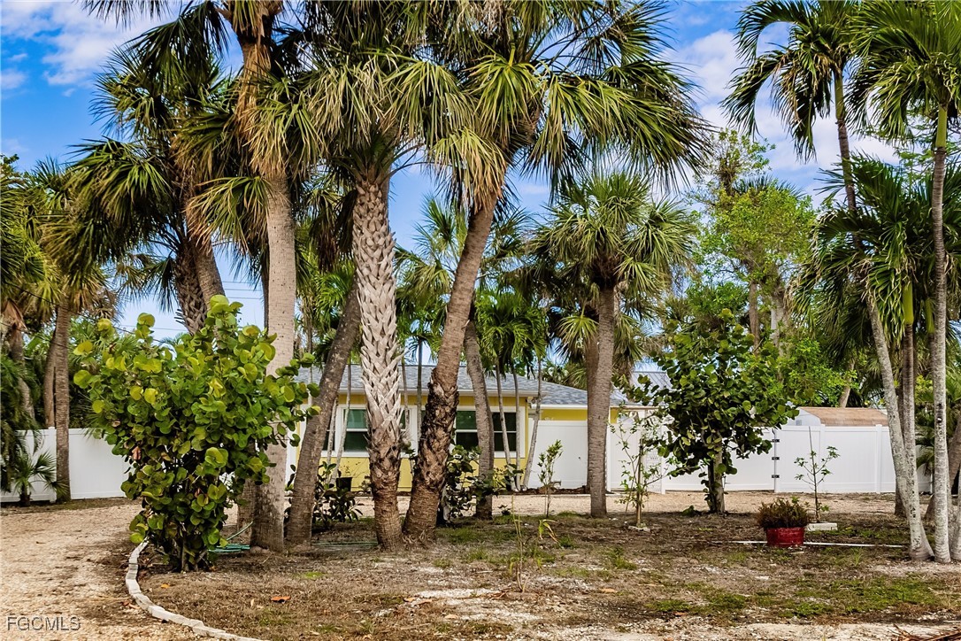 1942  Roseate Lane