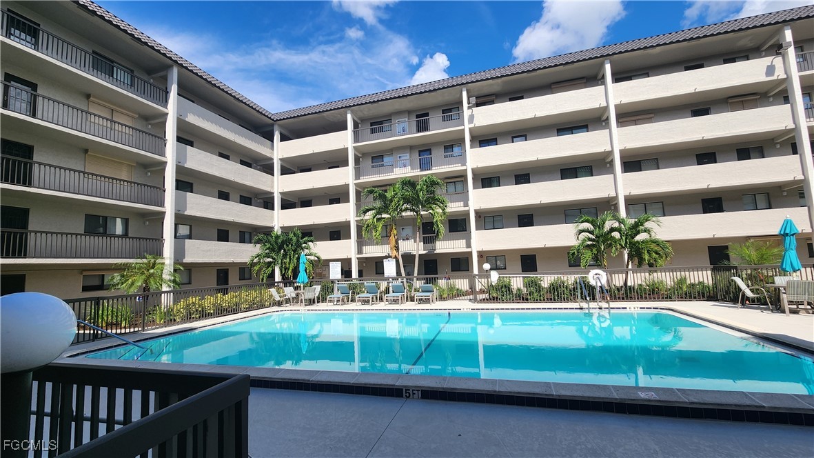 2121  Collier Avenue, Apt 107