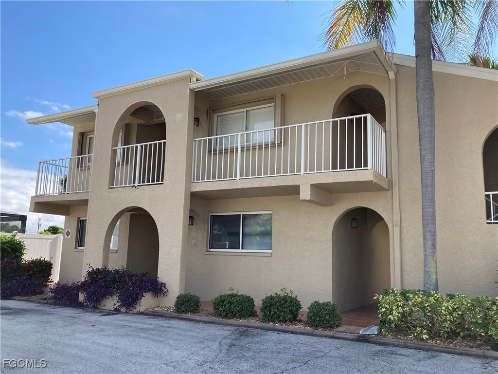 4321  Country Club Boulevard, Apt 101