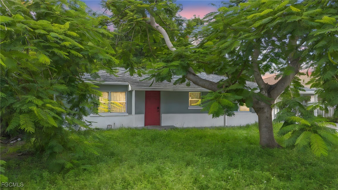 1918  Grace Avenue
