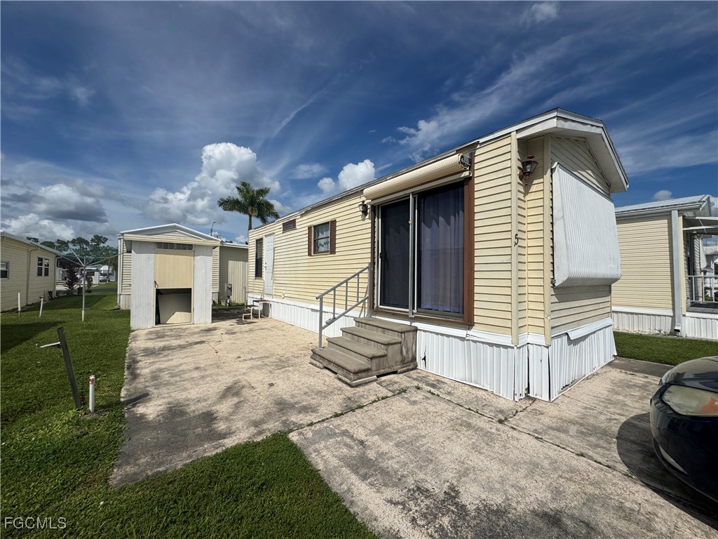 5  Fountain View Boulevard