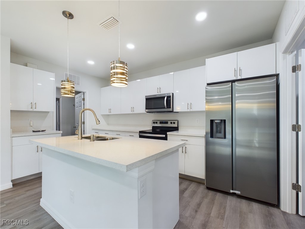 1406  Ford Circle