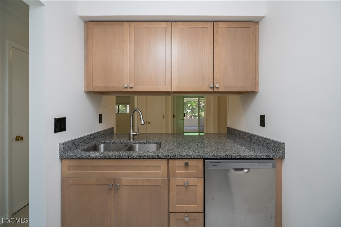 941/939 SE 24th Avenue