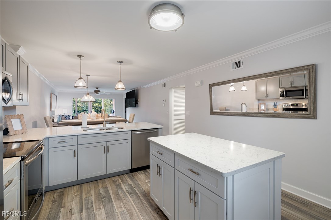 3021  Sandpiper Bay Circle, Apt E106