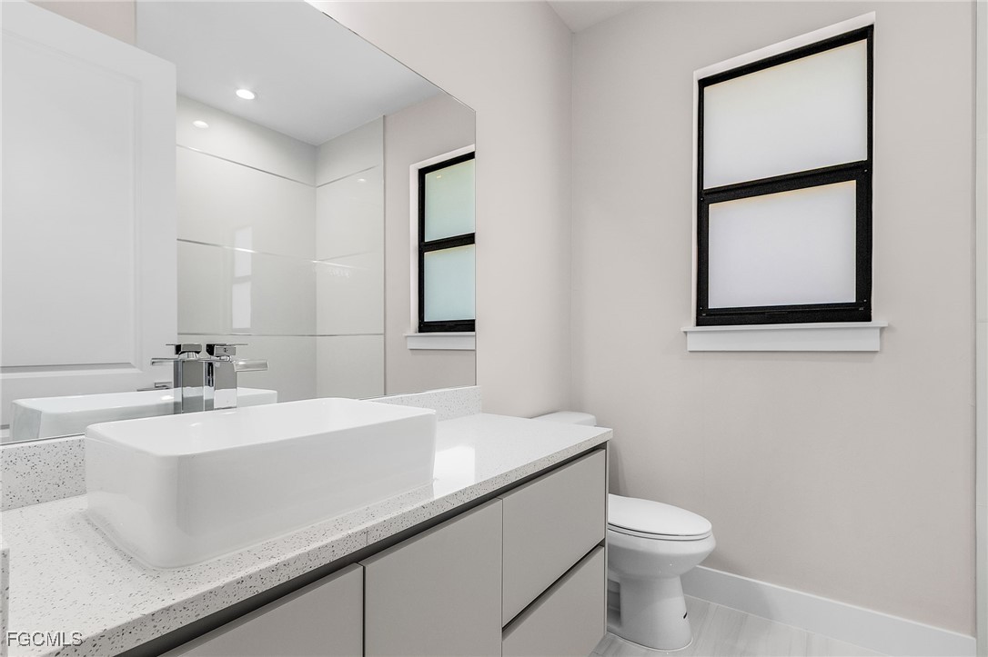 2158  Desoto Boulevard