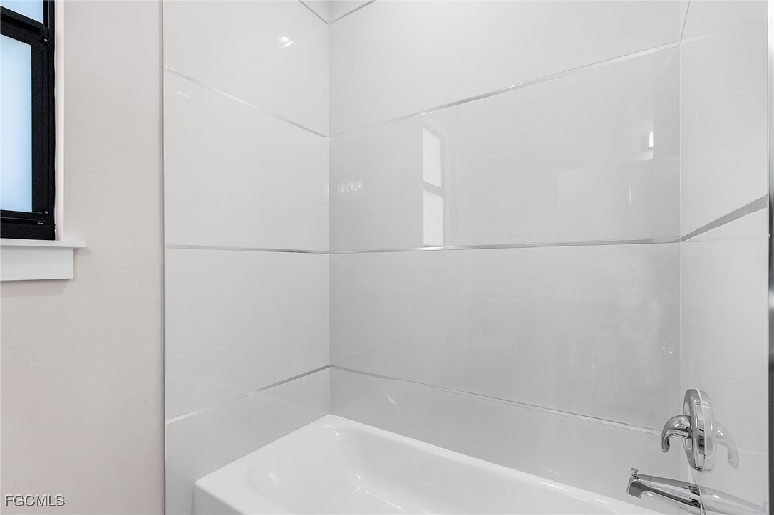 2158  Desoto Boulevard