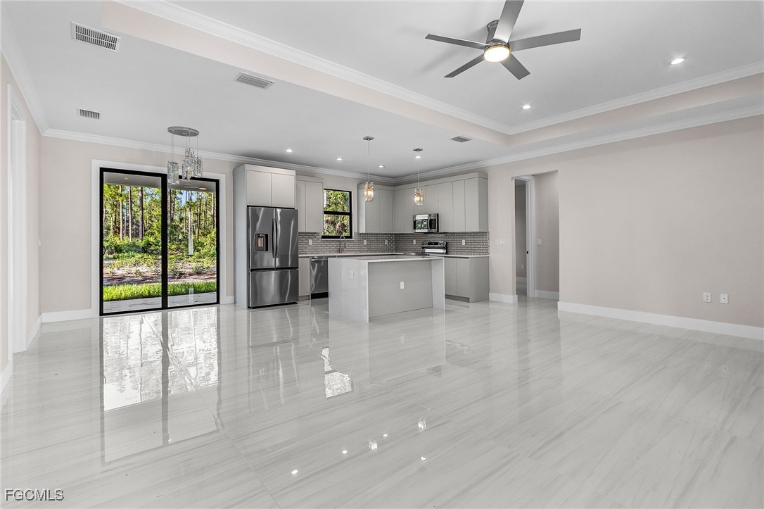 2158  Desoto Boulevard