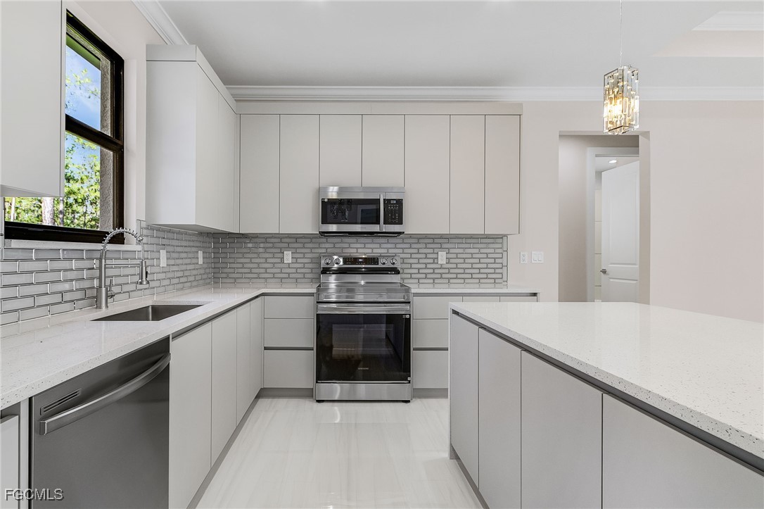 2158  Desoto Boulevard