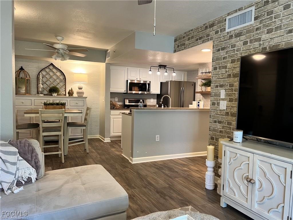 4105  Residence Drive, Apt 707