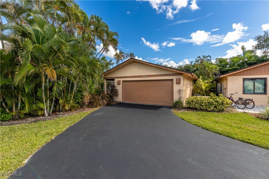 6468  Royal Woods Drive
