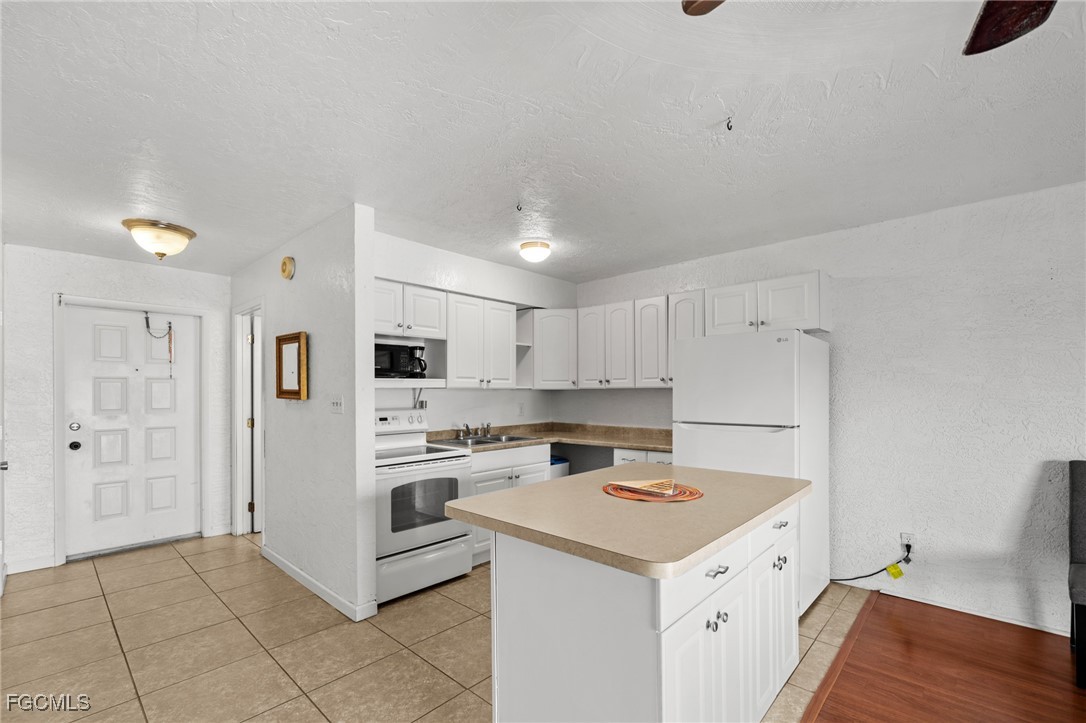 830  Wiggins Pass Road, Apt 14