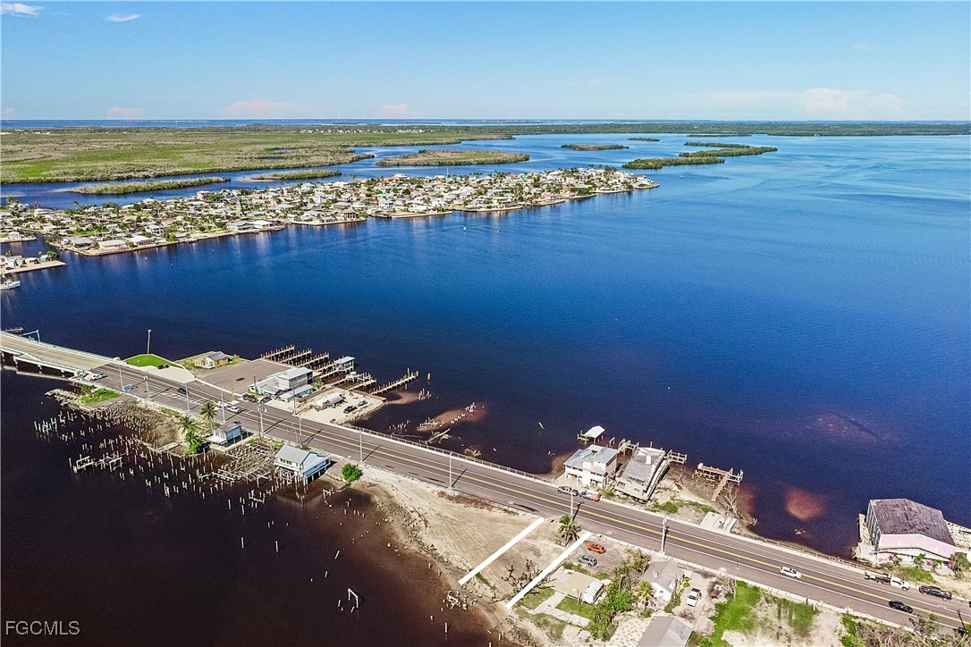 4225-4227  Pine Island Road