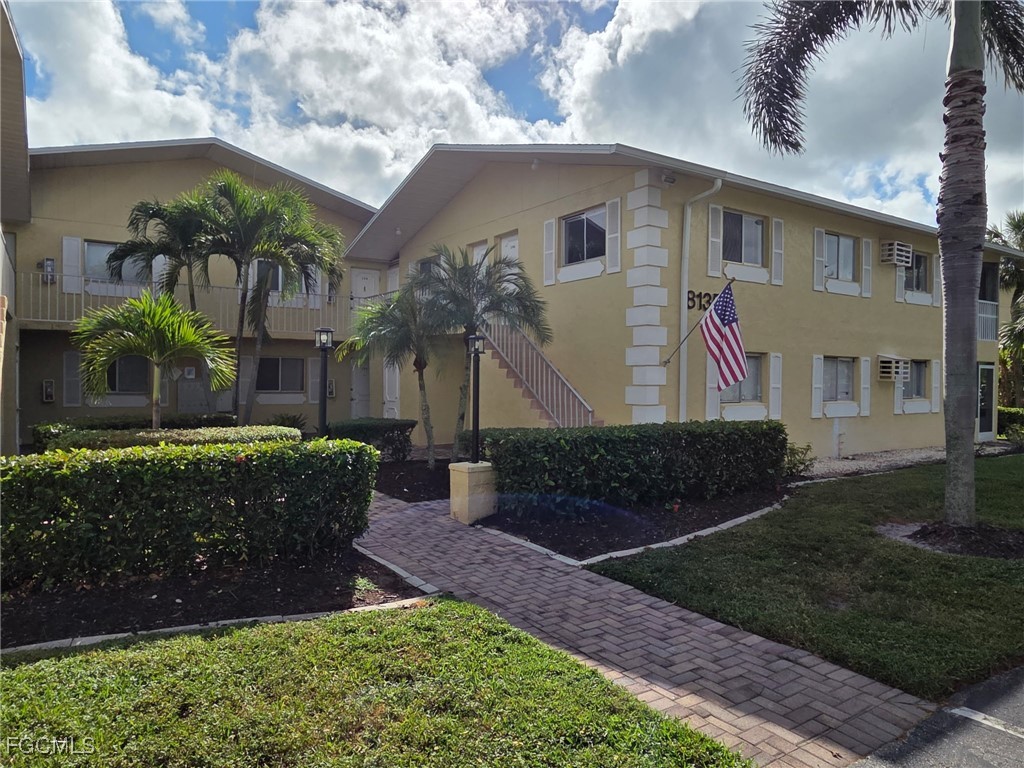 8135  Country Road, Apt 206