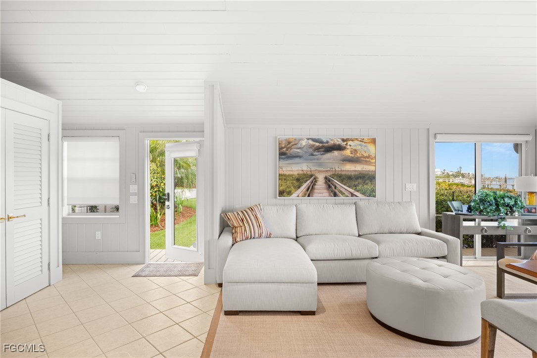 15735/737  Captiva Drive