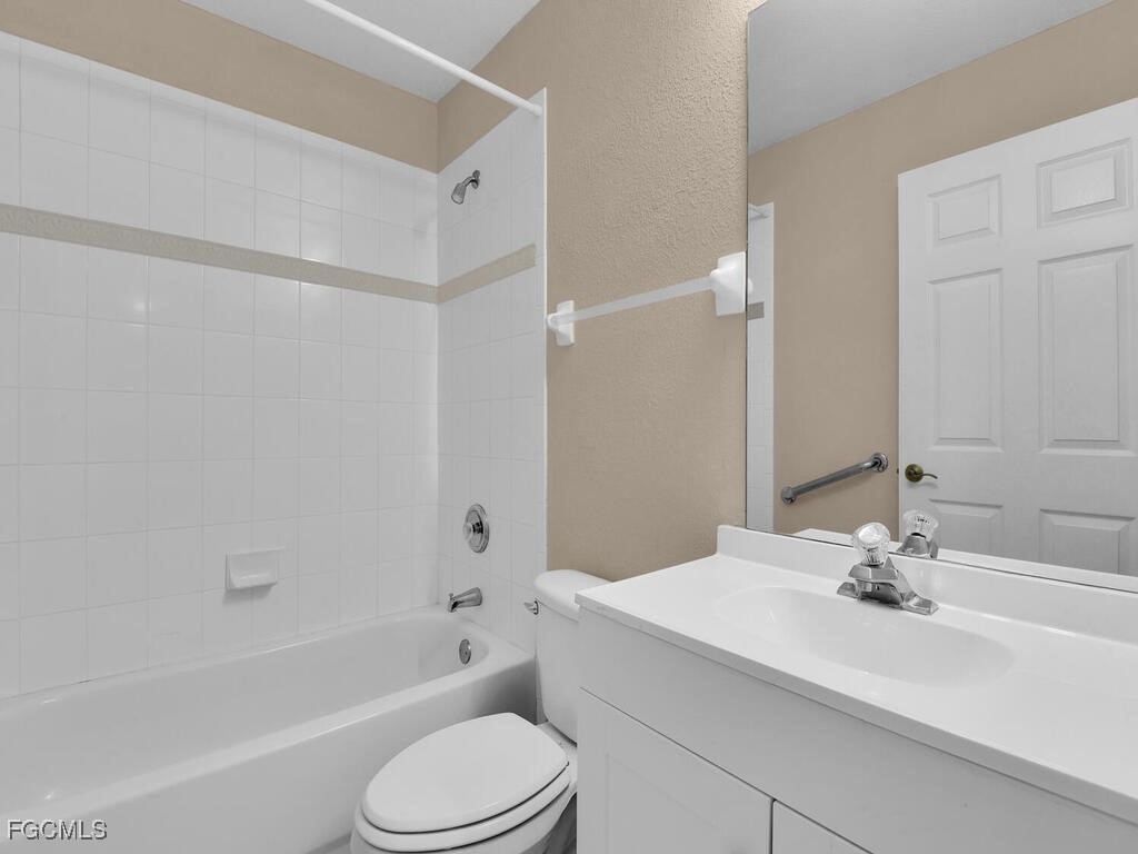 2012  Oxford Ridge Circle