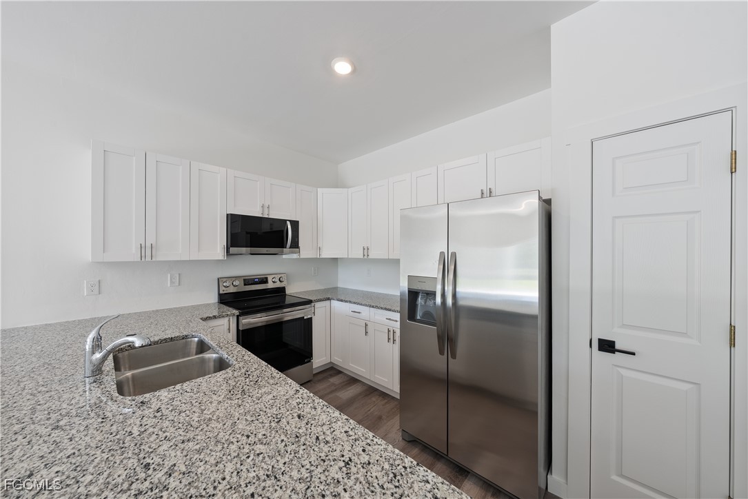 2429/2431  Lola Avenue