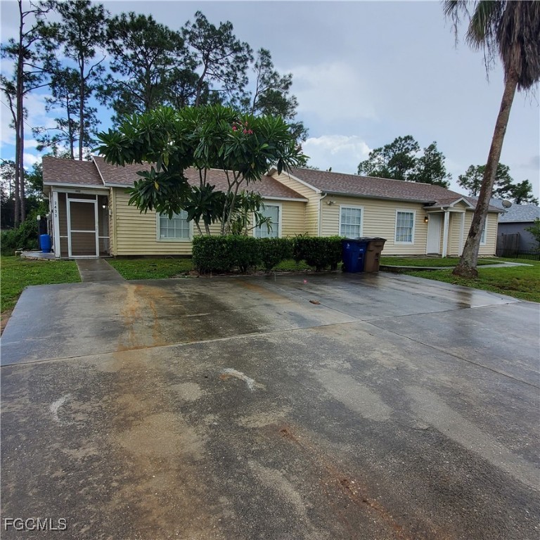 2433  Lola Ave S