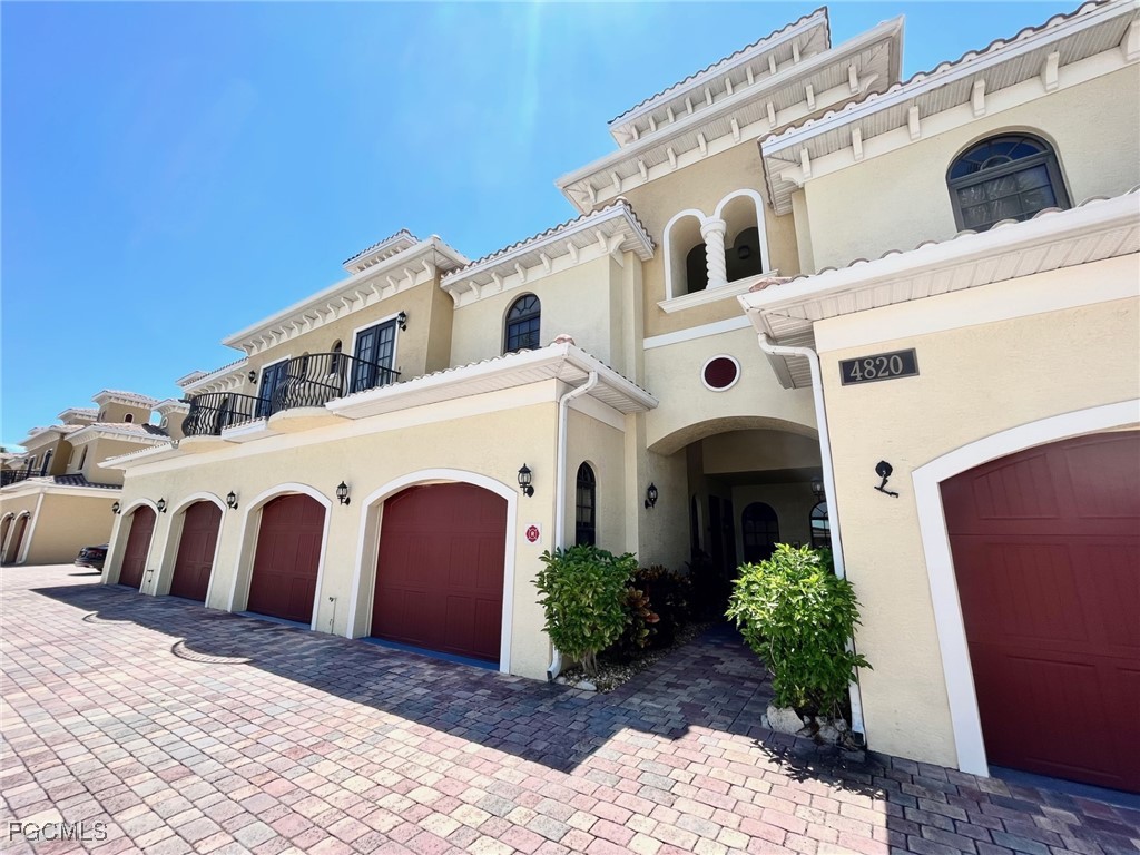 4820 SW 17th Place, Apt 7