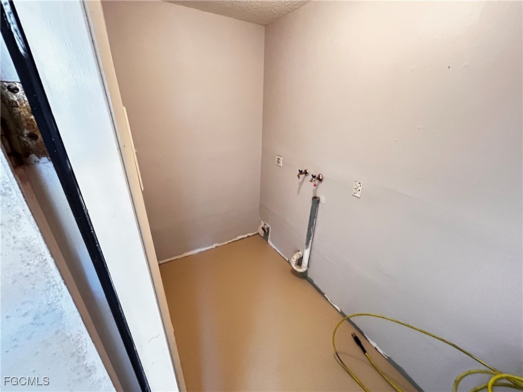 19061 / 19065  Tangerine Road