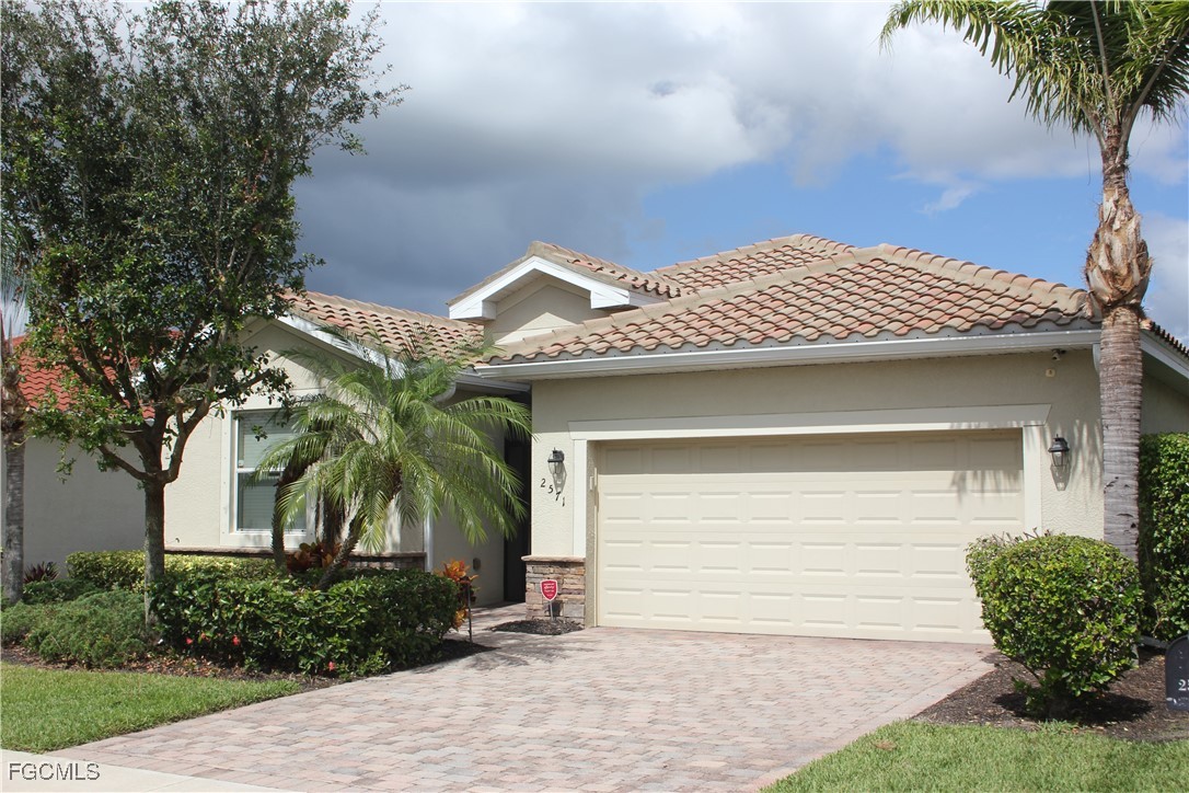 2571  Laurentina Lane