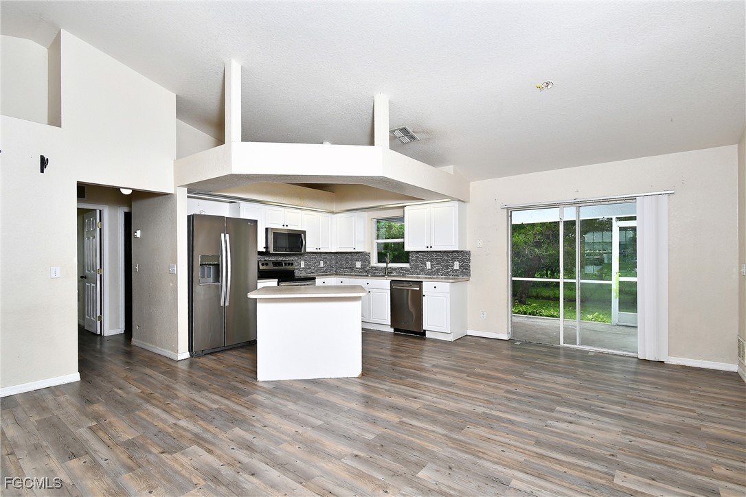 1400  Sunniland Boulevard