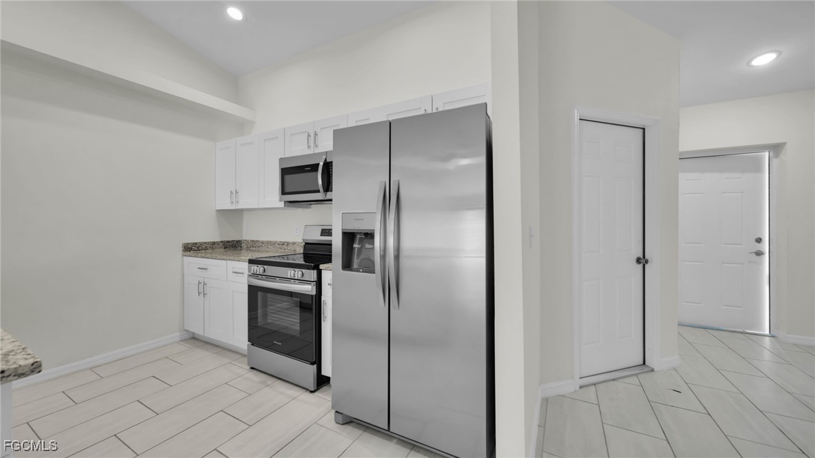 324/326 SE 16th Place, Apt 326