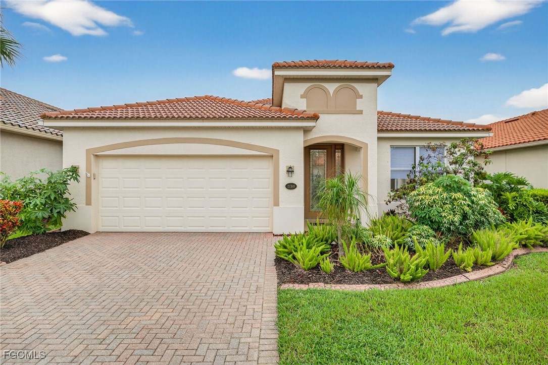 21348  Velino Lane