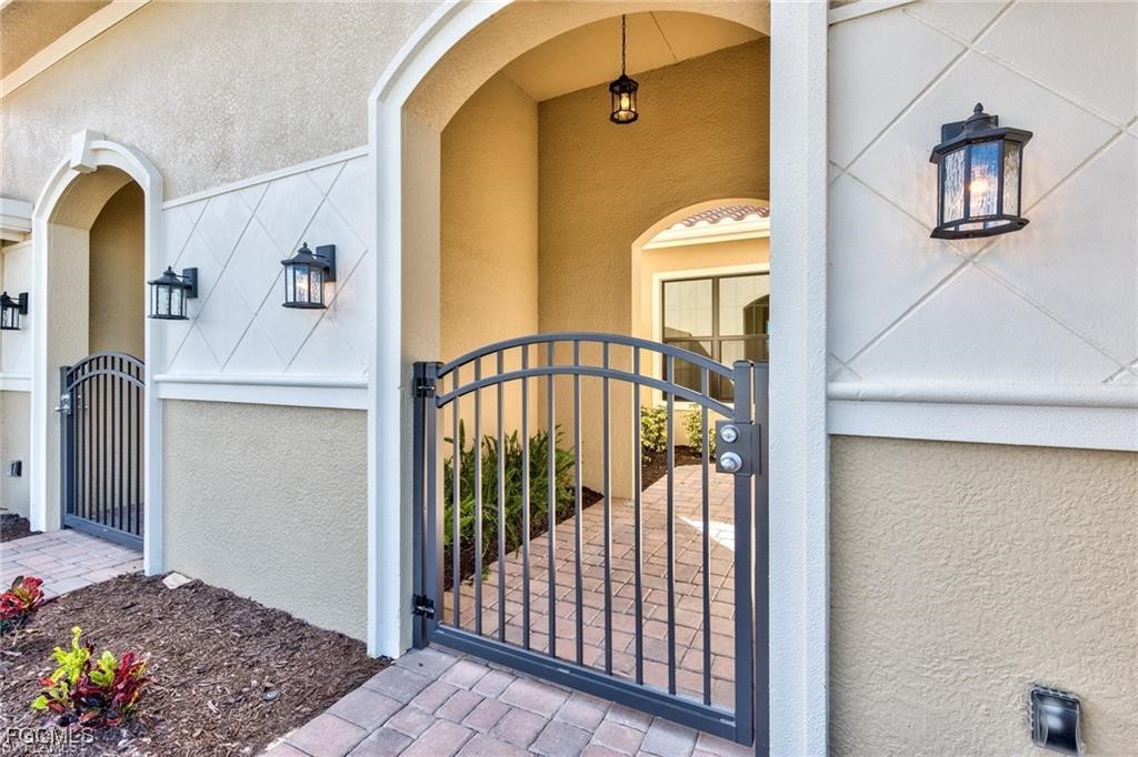 15241  CORTONA Way