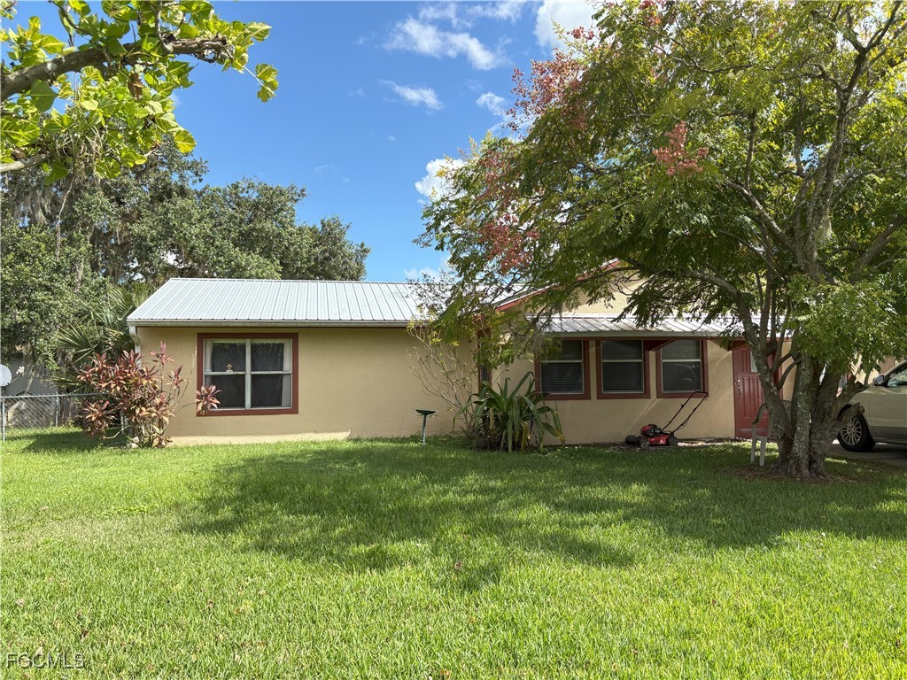 4014 N Edgewater Circle