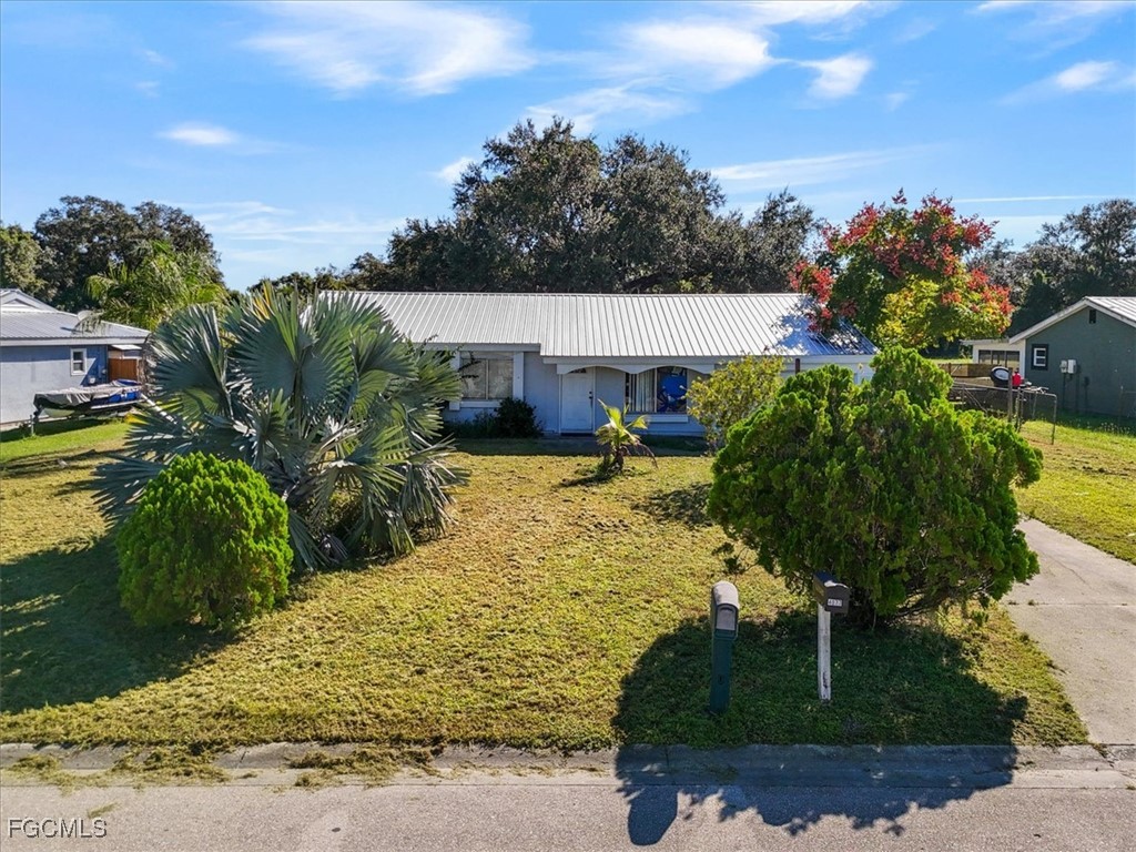 4077 S Edgewater Circle