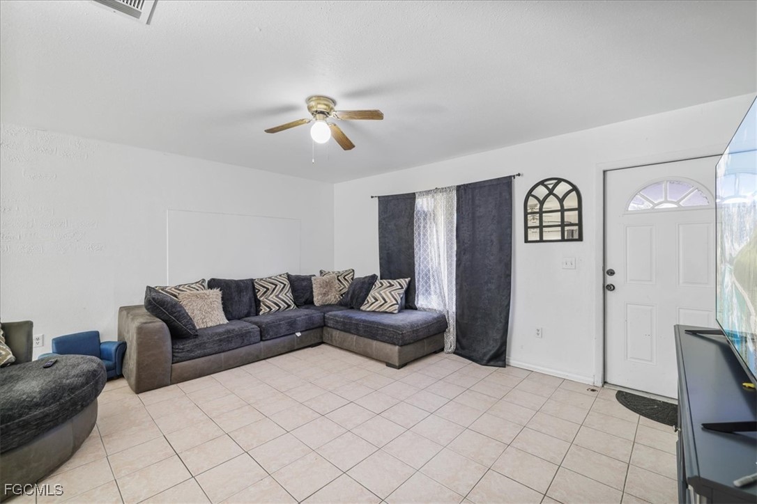 4077 S Edgewater Circle