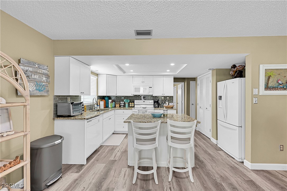 15804  Missouri Street